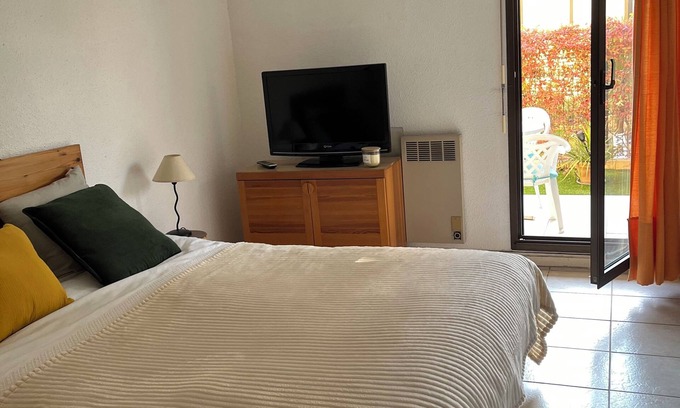 Frejus Port Apartment | Acapoulco two-room seafront promenade Garden level