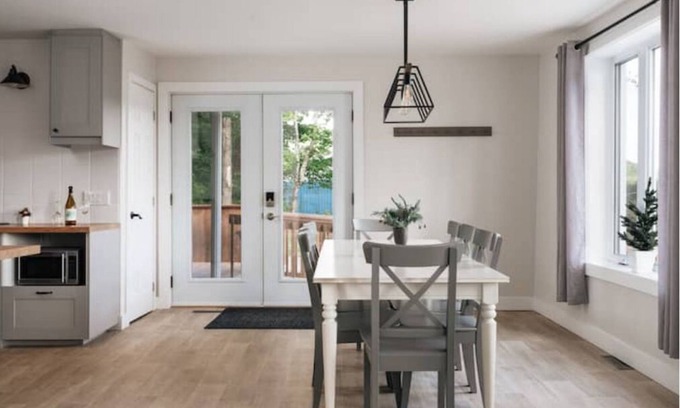 Saint-Leonard-de-Portneuf House | Accessible Trails with Private Hot tub and Firepit