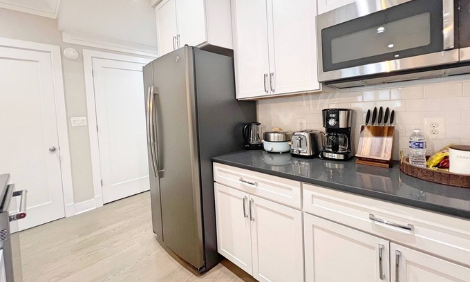 Georgetown Apartment | Accessible 2-bedroom Suite at the Center of DC.