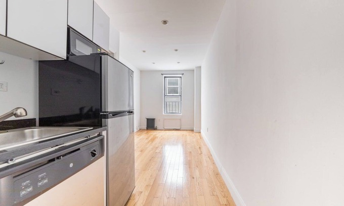 East Village Apartment | Accessible Apartment #1569