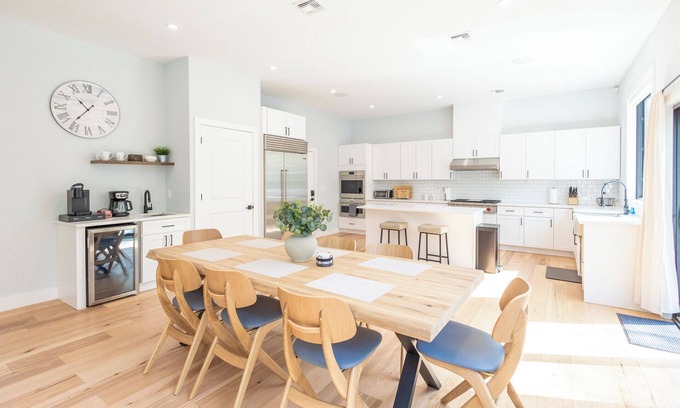 Edison House | Accessible, Executive 4 bed, 4 bath, Office, EV Charger, Fenced Yard, Garage