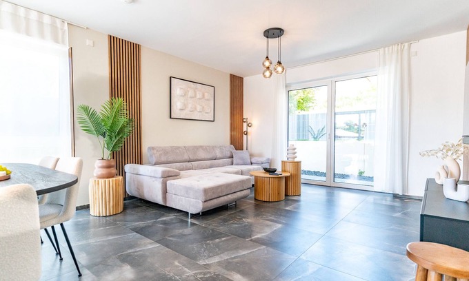 Hachenburg Apartment | Accessible Luxury Oasis - SnapLiving Apartments - LUXURY & Comfort
