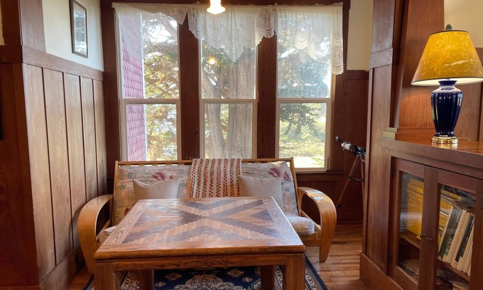 Mendocino House | Accommodates up to 22 people with 8 bedrooms and 4 bathrooms with 2 showers.