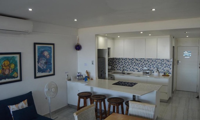 North Beach Apartment | Accommodation Front - Luxurious 2 Sleeper Overlooking the Beachfront