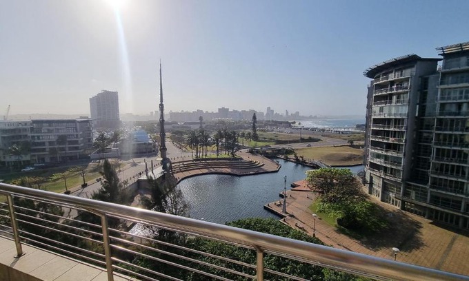 Durban Point Apartment | Accommodation Front - Sophisticated 6 Sleeper with Stunning Views