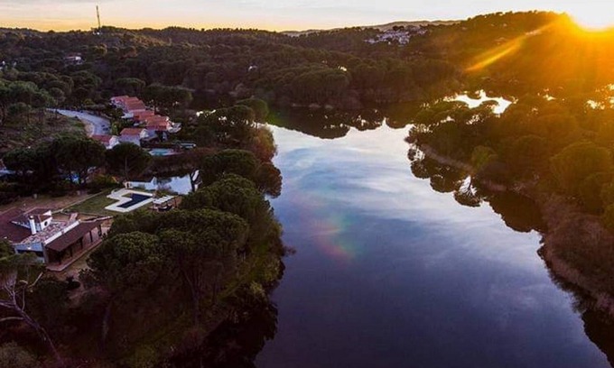Las Jaras Villa | Accommodation House Shore Lake