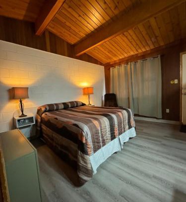 Medicine Hat Hotel | Ace Crown Motel