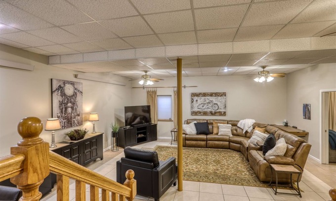 Sturgis House | Aces & Eights | 5 Bed, 3 Bath