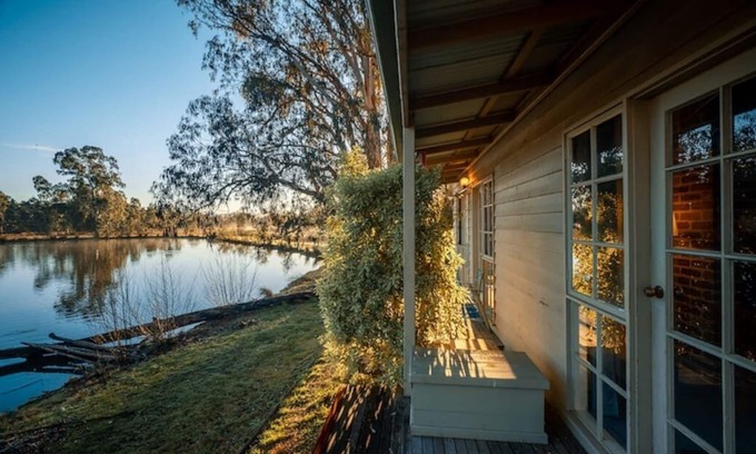 Acheron Cabin | Acheron Valley Country Retreat Lakefront Rooms (LR)