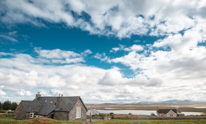 Isle of Lewis Cottage | ACHMORE SCHOOLHOUSE, family friendly, with a garden in Stornoway