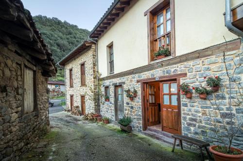 Tanarrio House | Acogedora Cabaña con Vistas a los Picos de Europa en Camaleño