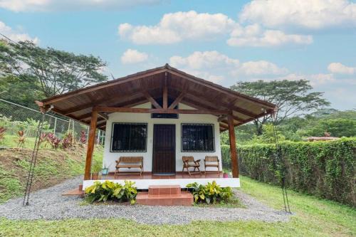 Jaco Ski Chalet | Acogedora cabaña Playa Hermosa Naturaleza y Surf