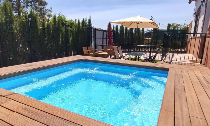 Alora Ski Chalet | Acogedora Casa con Piscina Coctel y Barbacoa Cerca de Caminito del Rey