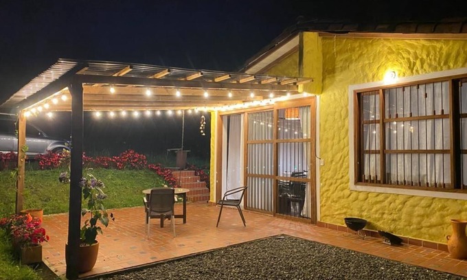 Medellin Cottage | Acogedora Casa de Campo en Santa Elena