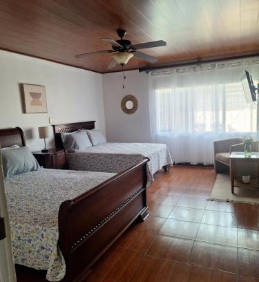 Alajuela House | Acogedora y amplia habitación en La Tropicana