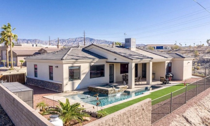 Lake Havasu City House | Acoma abode; secluded spa like oasis by the new Riviera