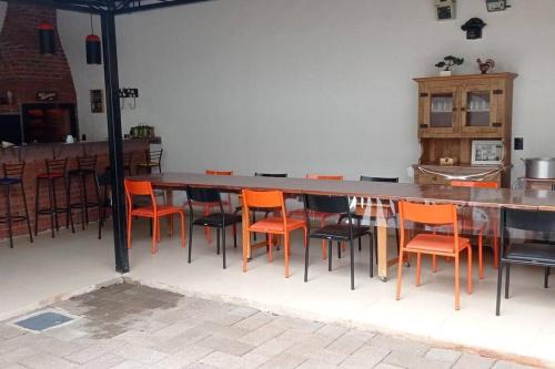 Neva House | Acomodação e lazer no centro de Cascavel