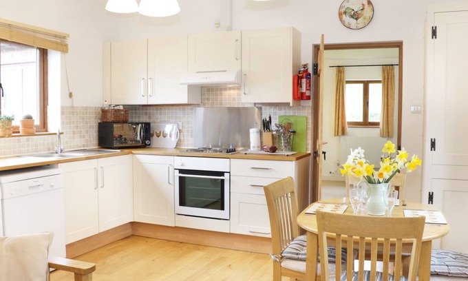 Loppington Cottage | ACORN COTTAGE 1, family friendly, with a garden in Burlton