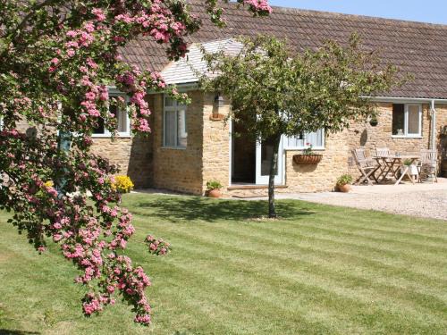 North Perrott House | Acorn Cottage - Ukc1812