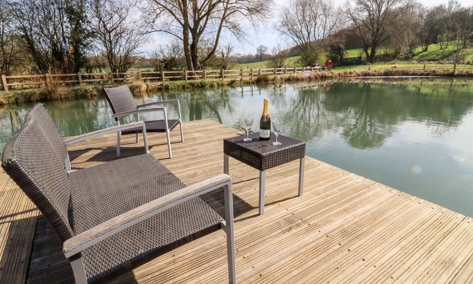 Thorpe Cottage | Acorn Lodge At Bridge Lake Farm & Fishery