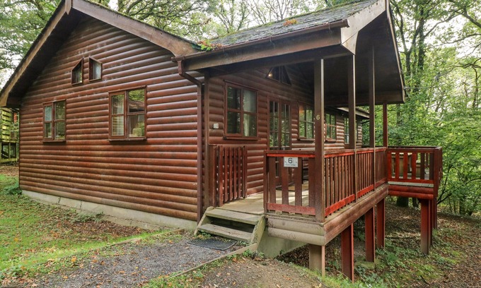 Llanybri Cottage | Acorn Lodge