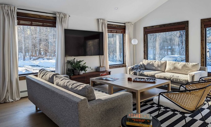 Cairo House | Acorn Lodge - Luxury Cabin, Catskills