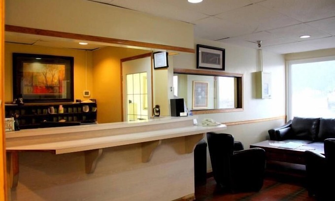 Grande Cache Hotel | Acorn Motel
