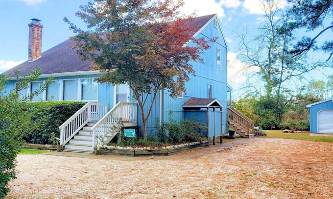 Piney Island House | Acorn - Nice home in great location. Big porch. -LINENS AND TOWELS PROVIDED