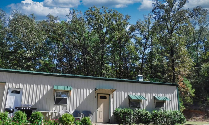 Avinger Apartment | Acorn Timbers Apartment - Lakefront apartment with pier on Lake O' the Pines.
