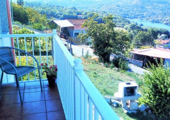 Pereiro de Aguiar Apartment | Acosta