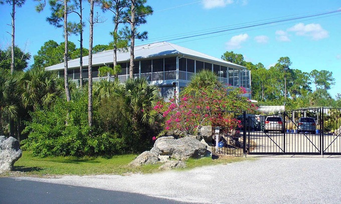 Venice House | ACREAGE RETREAT 5 BED 4 BATH POOL & LAKE HOUSE