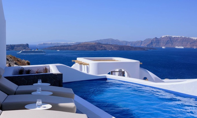 Akrotiri Bed & Breakfast | Acro Blue Luxury Villas