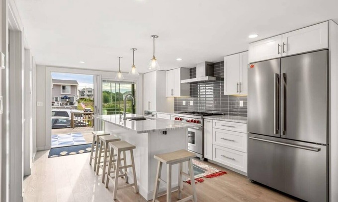 Newbury House | Across From Beach | High-End Home | "The Nest"