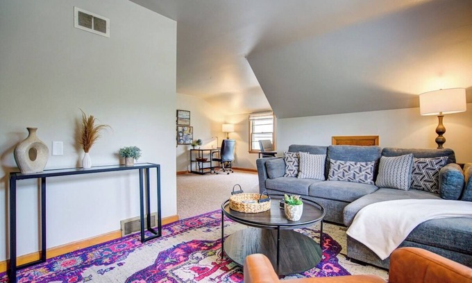 Milwaukee Apartment | Across from St Luke's. A/C. Free Washer & Dryer.