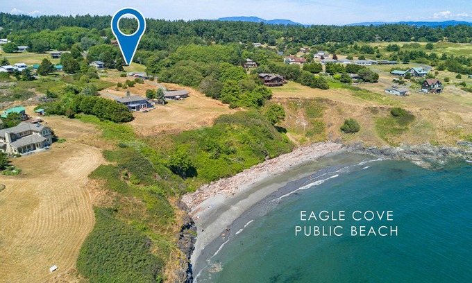Friday Harbor House | Across From the Beach! (ECL)