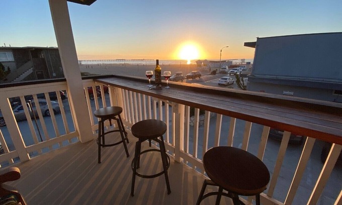 Ocean Beach Apartment | Across From The Sand 3 BR 2 BA + 2 Reserved Parkings!
