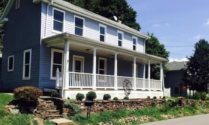 Milford House | Across the street from the Delaware River! Walk to Main Street of Milford NJ!