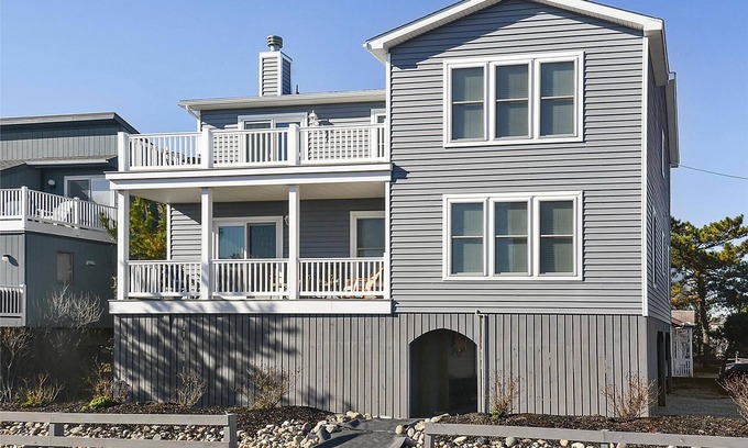 South Bethany House | Activities included up to $300 FREE PER WEEK! FREE DAILY ACTIVITIES & GREAT OCEAN VIEWS! You will enjoy the ocean views and breezes from the double decks of this lovely 6 bedroom home consisting of six bedrooms , 4 full bathrooms, open concept sty