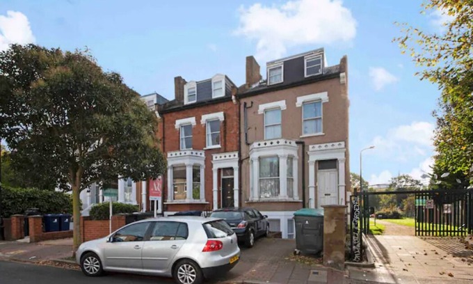 South Acton Apartment | Acton Town Chiswick 1 bed Garden suite