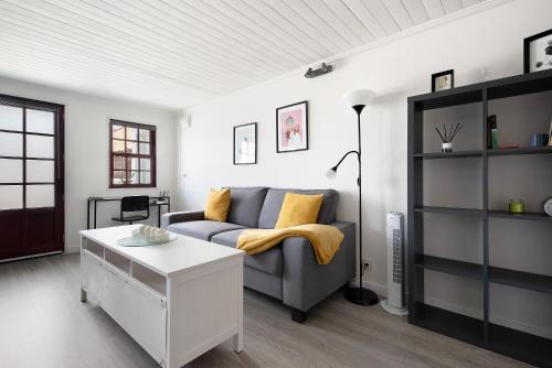Las Arenas Apartment | Actors Studio