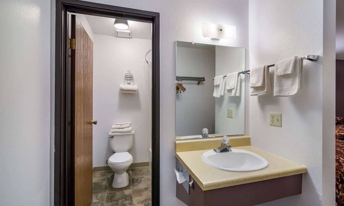 Medora Bed & Breakfast | Actual Drving 30 miles from MEDORA ,Nearby World Class Brewery Near NDMT border