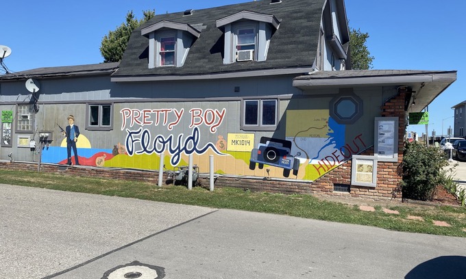 Luna Pier House | Actual Pretty Boy Floyd's Hideout - Luna Pier, MI-Lake Erie-New renovated & list