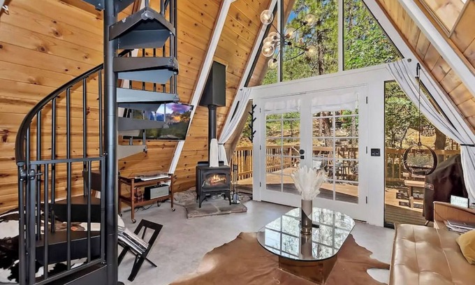Sugarloaf Cabin | Acute A-frame Cabin w WiFi