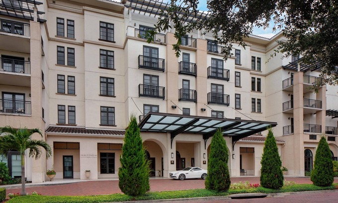 Winter Park Hotel | ADA Compliant Room in Award Winning Hotel w/Rooftop Pool - Close to Parks!
