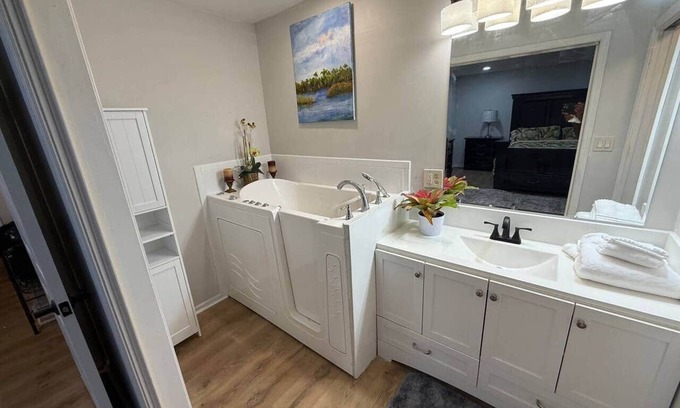 Del Rio House | ADA Luxurious Vacation Home In Jacksonville