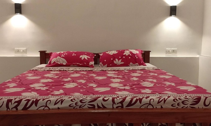 Kochi Apartment | Adam's Holiday home is 3 BH apartment type with two ac & one non ac rooms.
