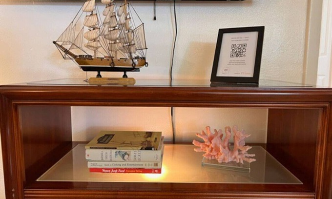 Victoria Park Apartment | Adam’s Anchor - Prime Location w Stylish Design