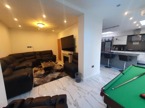 Cradley House | Adams Hill Luxury Homestay