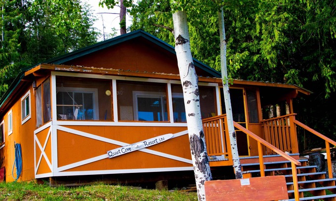 Adams Lake Cabin | Adams Lake Waterfront Cabin