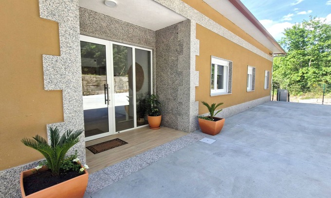 Mondariz Apartment | ADAPTED FOR PEOPLE WITH REDUCED MOBILITY AND HAS AN ARTICULATED BED.